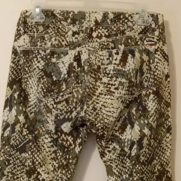 Etienne Marcel🌸gorgeous snake print design jeans. - Picture 10 of 10